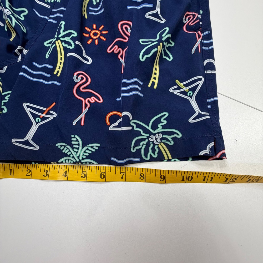 Chubbies The Neon Lights Swim Trunks Mens Medium Navy Blue Tropical 5.5" - Picture 10 of 10